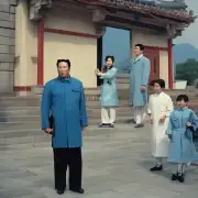 在电影鬼子来了中为什么毛泽东总喜欢穿蓝色外套和黑色裤子呢?